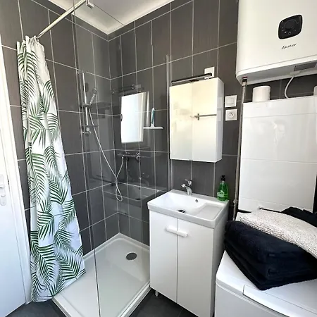 Apartman - Petit Cocon Avec Balcon A 200m De La De *