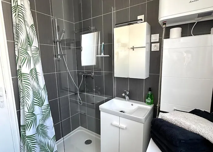 Appartamento - Petit Cocon Avec Balcon à 200m De La De *